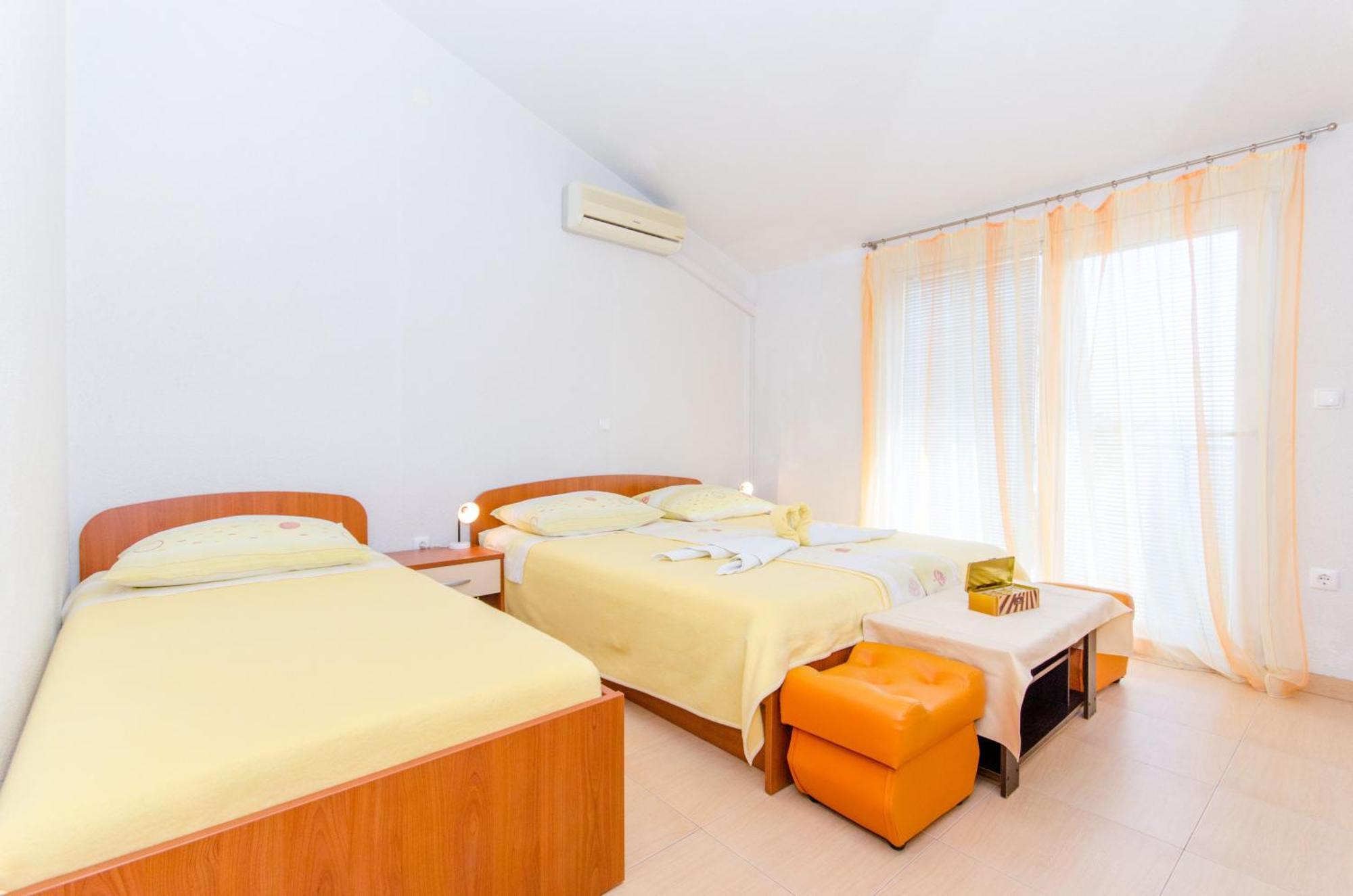 Knezovicapartments Zivogosce Exterior photo